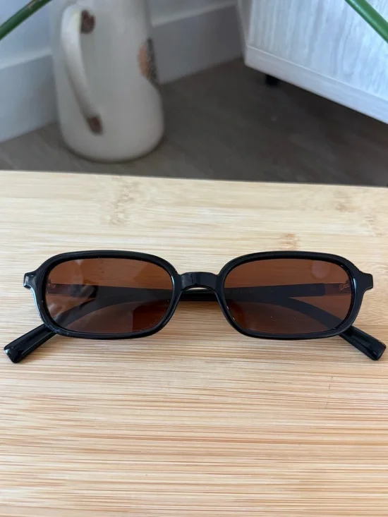 Set of Two - Classic Rectangular Sunglasses - Black and Amber Tortoise Shell - Picture 4 of 5